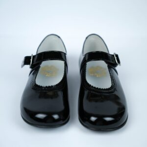 Sapato de Menina de verniz com fivela em pele