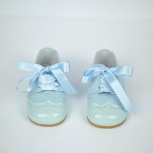 Sapato de menino de verniz e camurça em pele