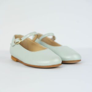 Sabrina de Menina em Pele Verde Clara