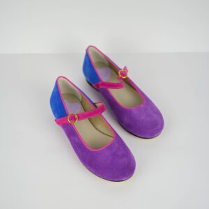 Sabrina de Menina em Pele Roxa e Azul