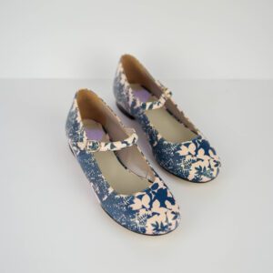 Sabrina de Menina em Pele Estampada