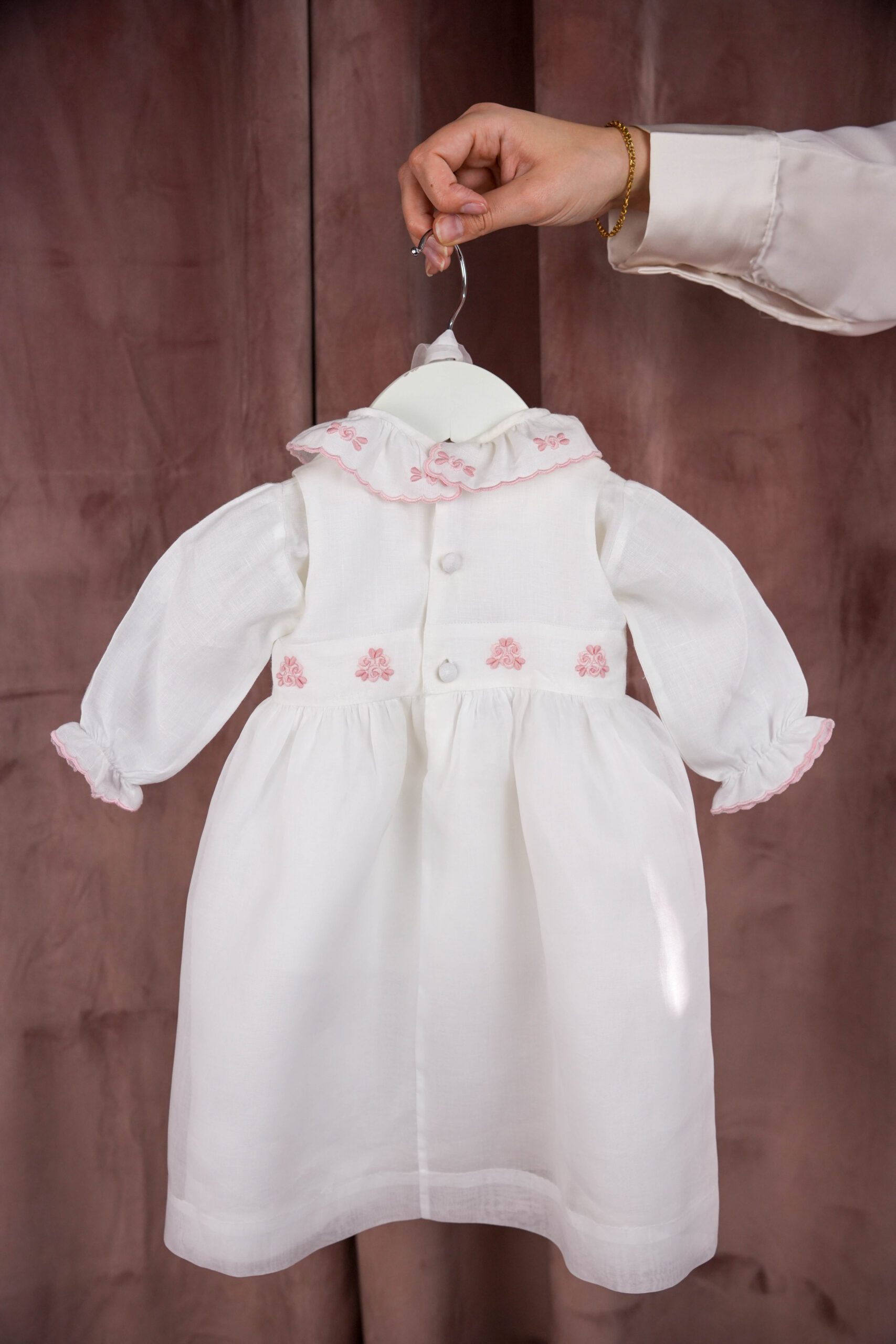 Vestido de Batizado em Branco e Rosa - Image 2
