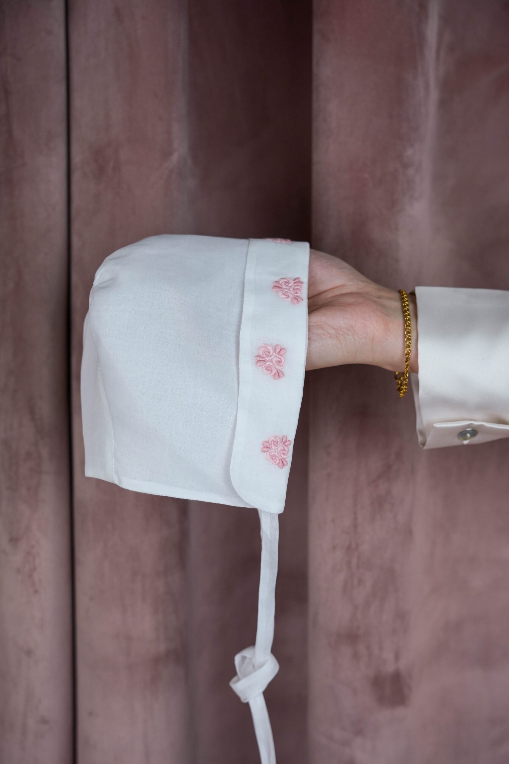 Vestido de Batizado em Branco e Rosa - Image 4